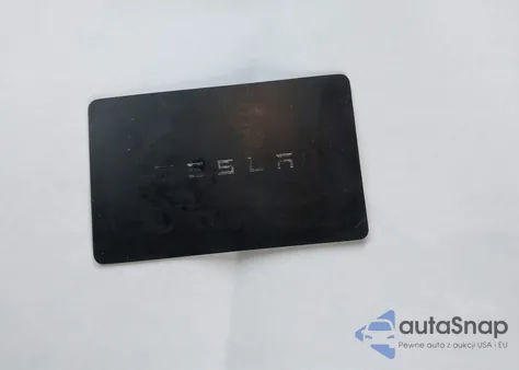 2022 Tesla Model Y Long Range Dual Motor All-Wheel Drive z USA, uszkodzony, nr VIN 7SAYGDEE2NF438122